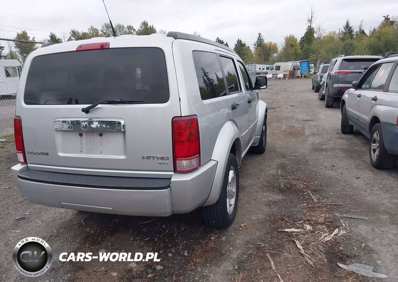 2011 Dodge Nitro Sxt VIN:1D4PT5GK7BW540961 - 4