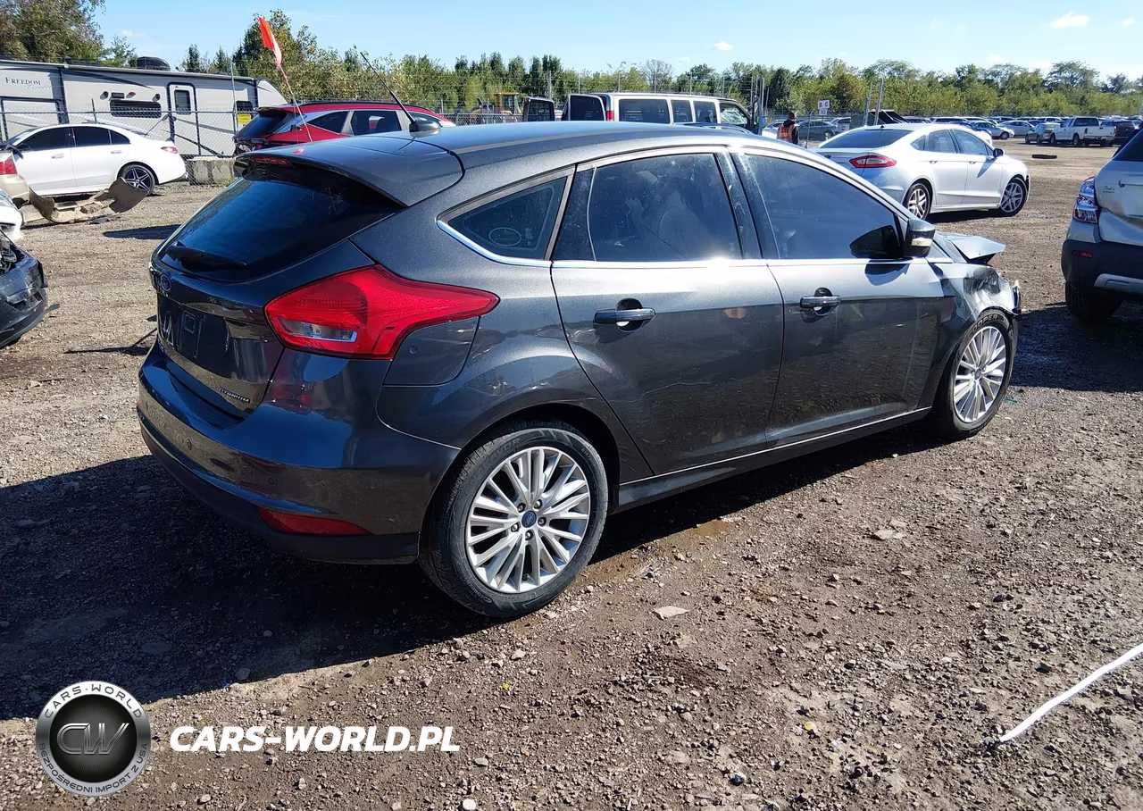 2017 Ford Focus Titanium VIN:1FADP3N2XHL201008 - 4
