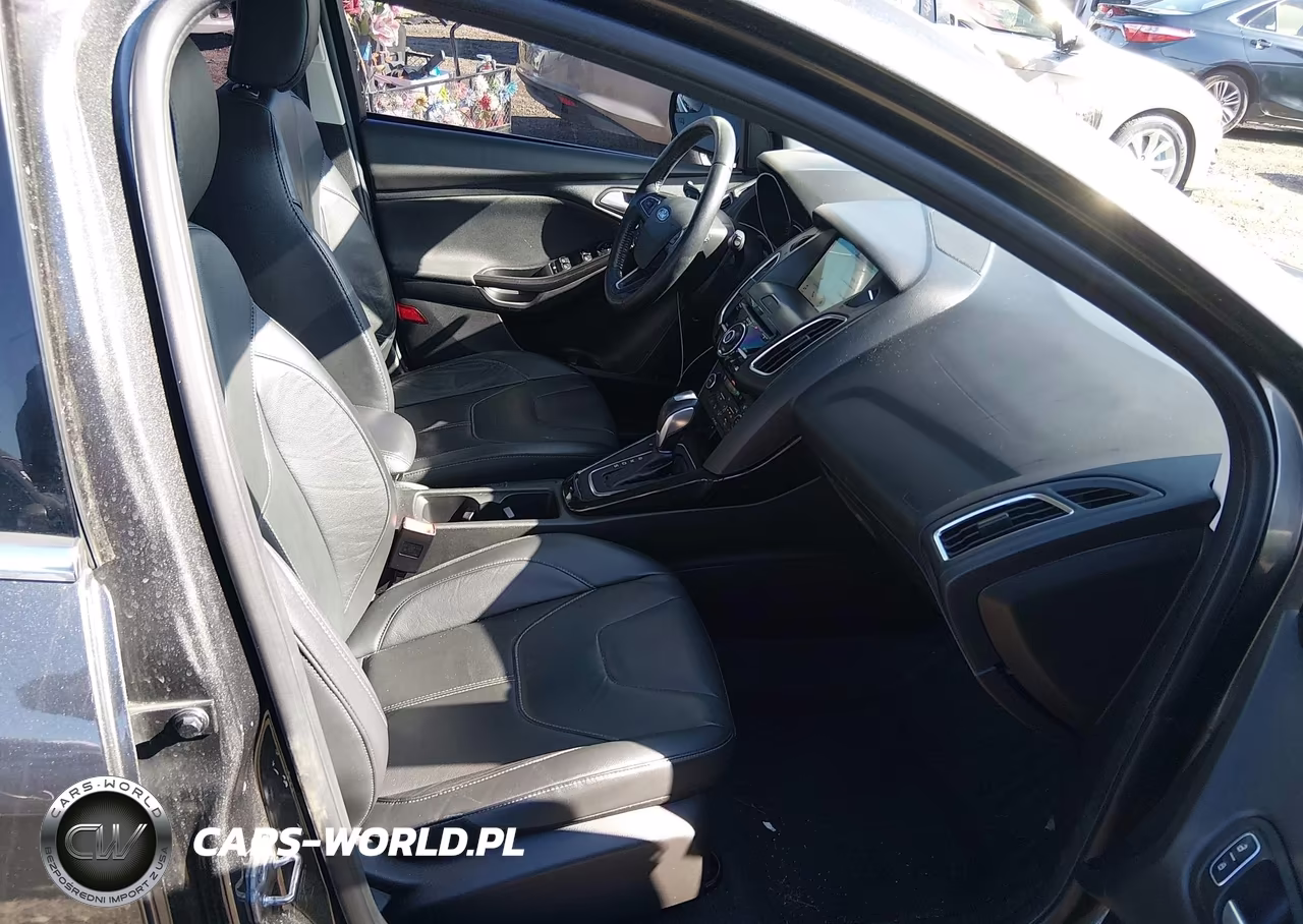 2017 Ford Focus Titanium VIN:1FADP3N2XHL201008 - 5