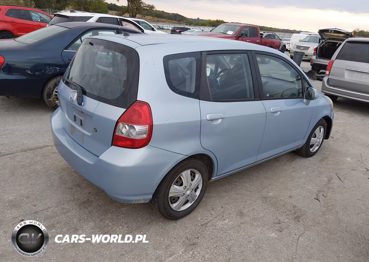 2008 Honda Fit VIN:JHMGD384X8S019651 - 4