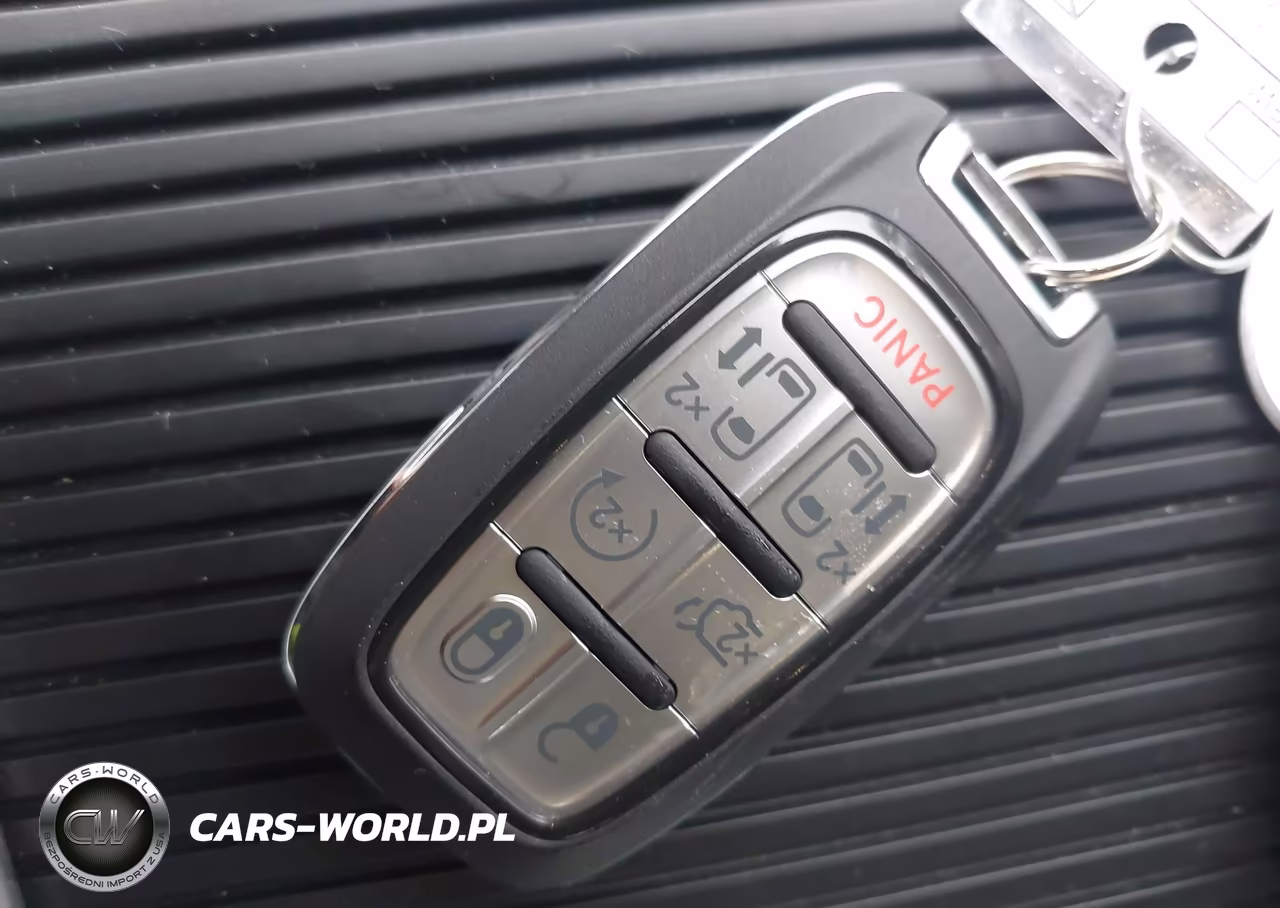 2024 Chrysler Pacifica Hybrid VIN:2C4RC1S79RR170861 - 11