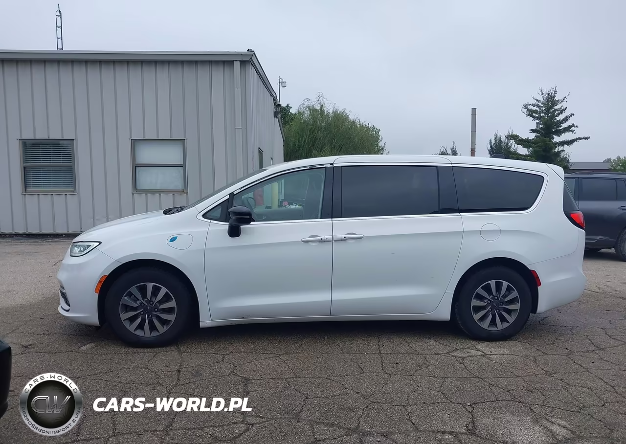 2024 Chrysler Pacifica Hybrid VIN:2C4RC1S79RR170861 - 17