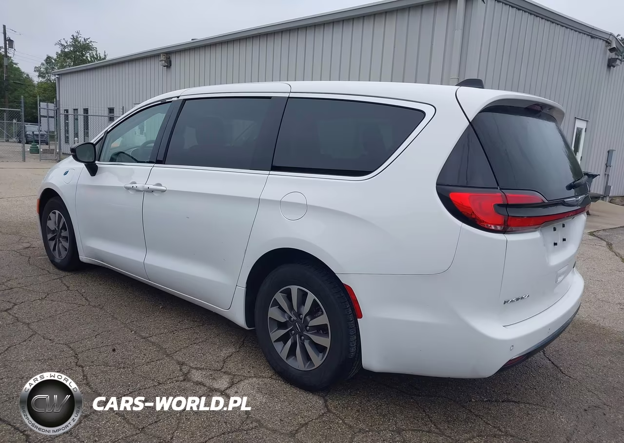 2024 Chrysler Pacifica Hybrid VIN:2C4RC1S79RR170861 - 3
