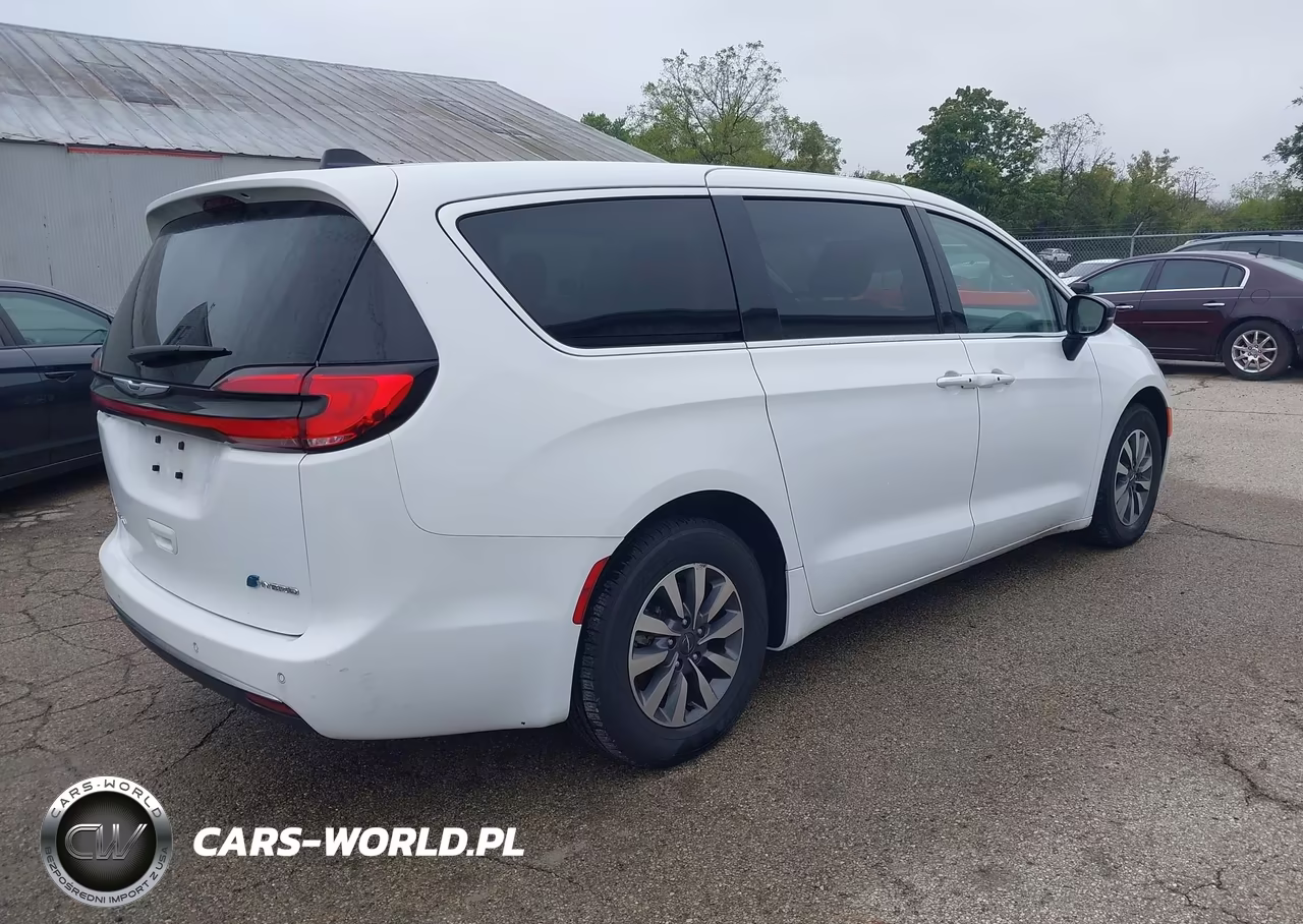 2024 Chrysler Pacifica Hybrid VIN:2C4RC1S79RR170861 - 4
