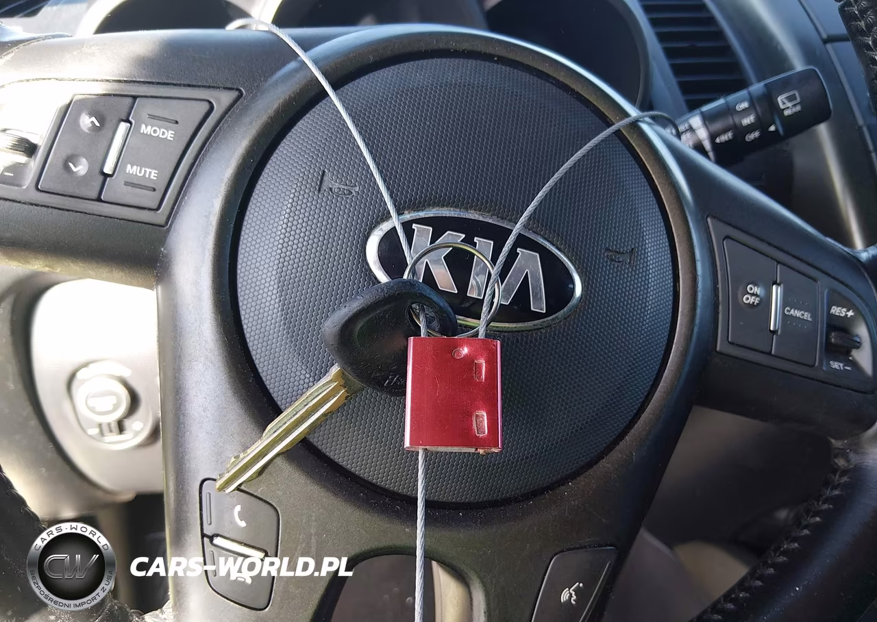 2013 Kia Soul + VIN:KNDJT2A68D7532202 - 11