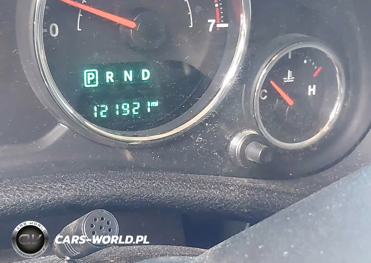 2015 Jeep Wrangler Unlimited Sport VIN:1C4BJWDGXFL734412 - 15