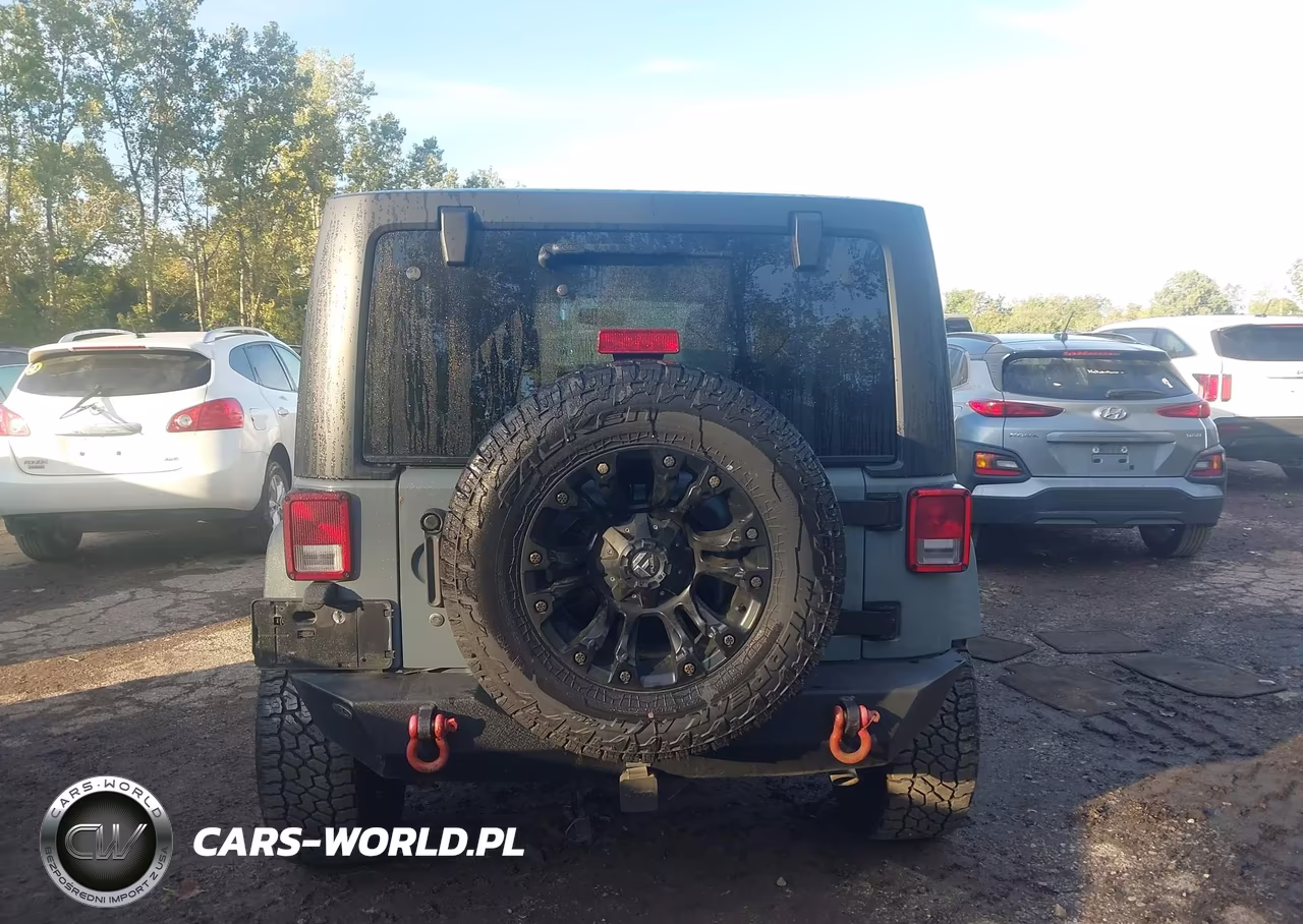 2015 Jeep Wrangler Unlimited Sport VIN:1C4BJWDGXFL734412 - 16