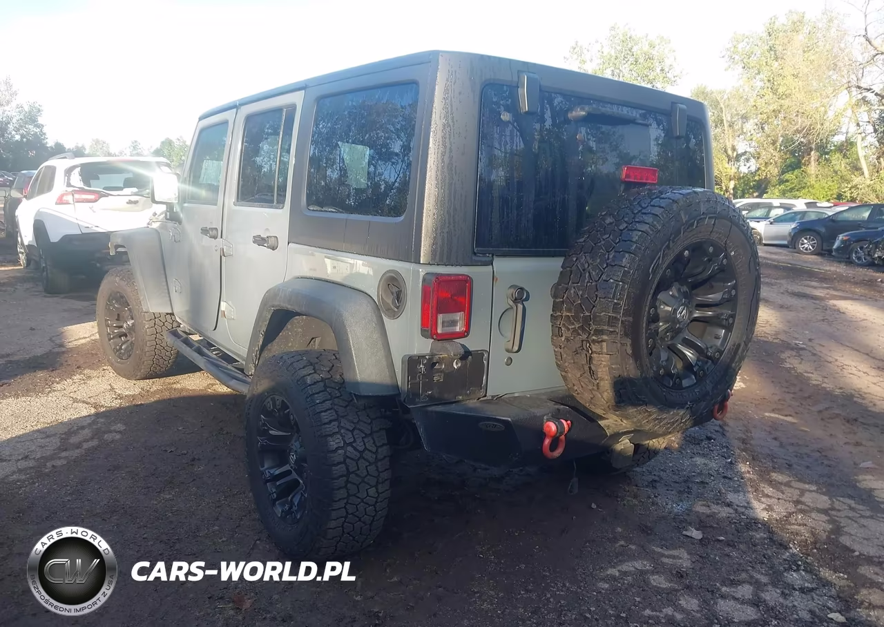 2015 Jeep Wrangler Unlimited Sport VIN:1C4BJWDGXFL734412 - 3