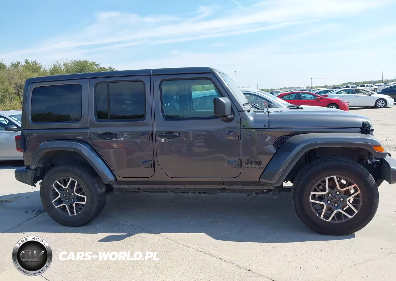 2025 Jeep Wrangler 4-Door Sahara 4X4 VIN:1C4PJXEN6SW589290 - 13