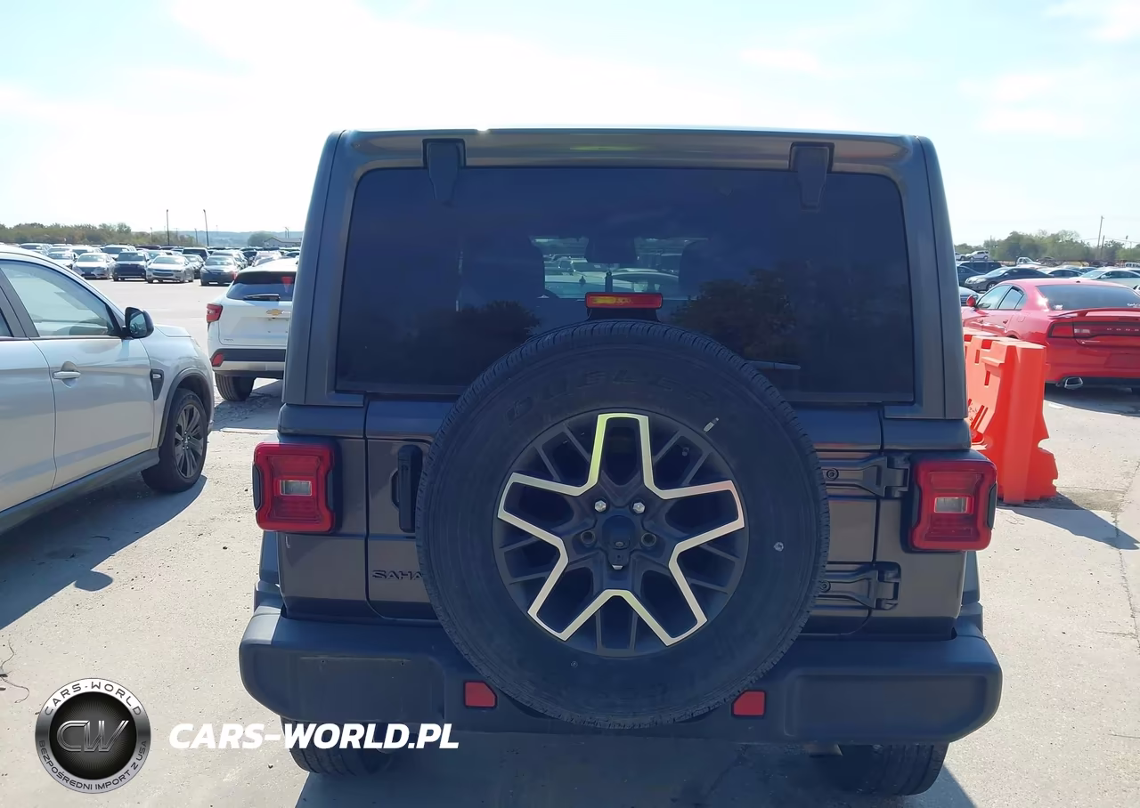 2025 Jeep Wrangler 4-Door Sahara 4X4 VIN:1C4PJXEN6SW589290 - 16