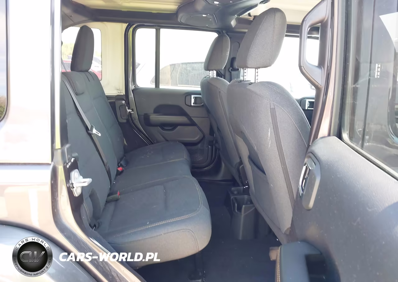 2025 Jeep Wrangler 4-Door Sahara 4X4 VIN:1C4PJXEN6SW589290 - 8