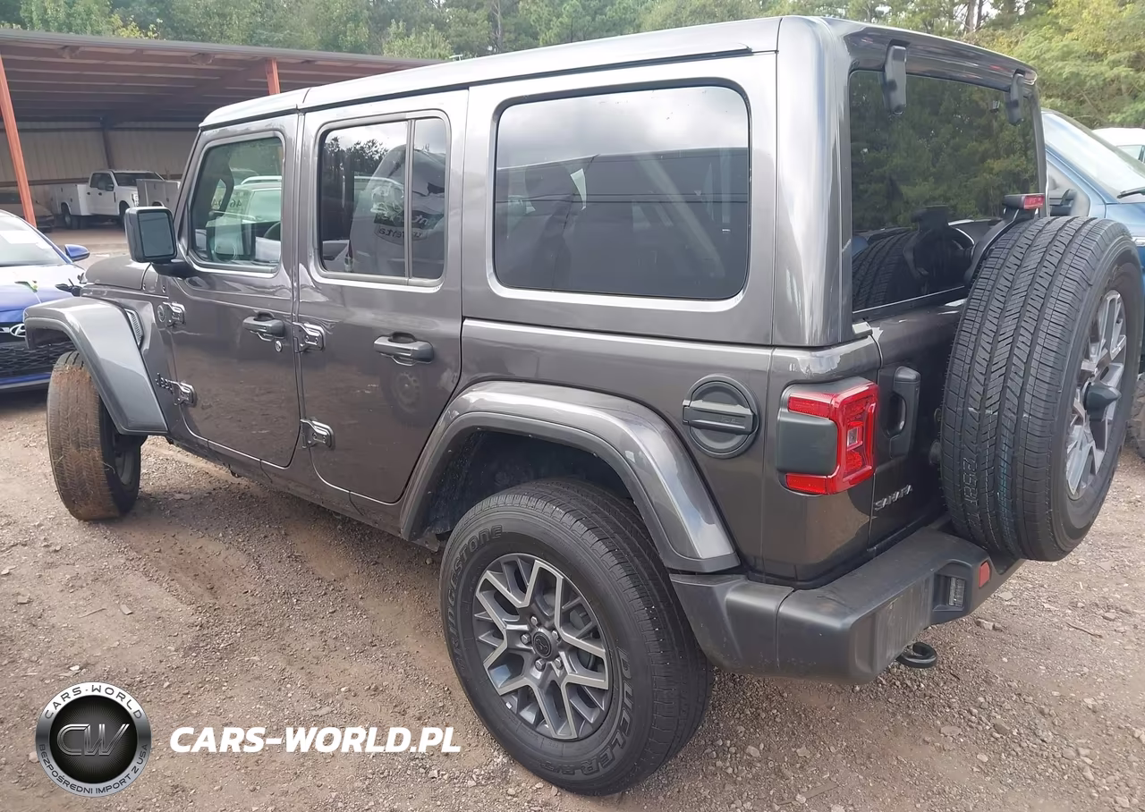 2025 Jeep Wrangler 4-Door Sahara 4X4 VIN:1C4PJXEN2SW589285 - 3