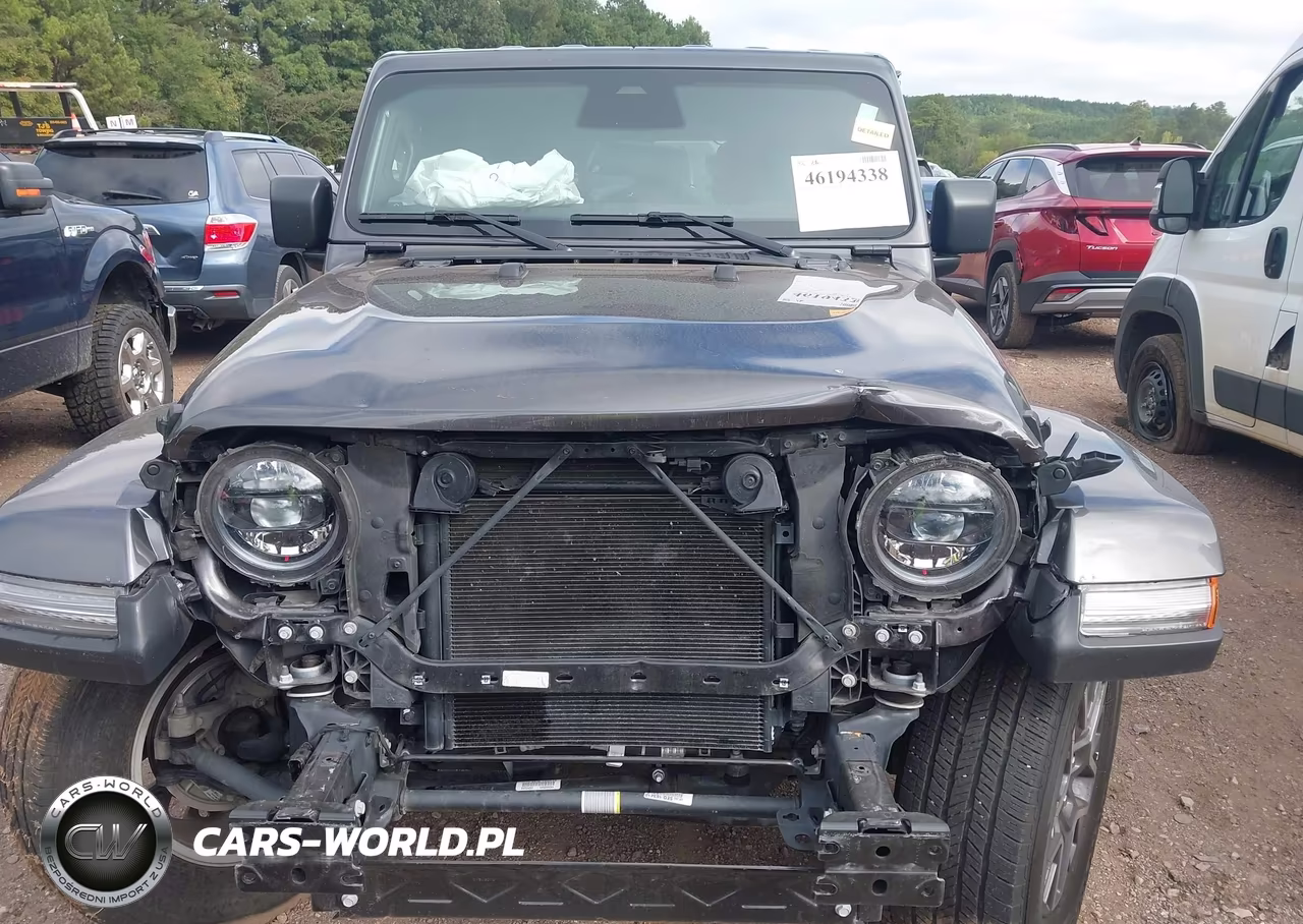 2025 Jeep Wrangler 4-Door Sahara 4X4 VIN:1C4PJXEN2SW589285 - 6