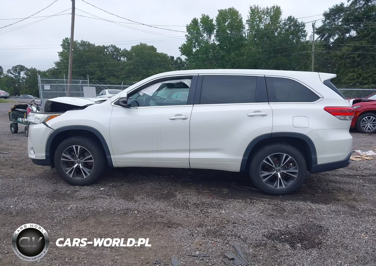 2018 Toyota Highlander Le VIN:5TDZARFH6JS038420 - 14