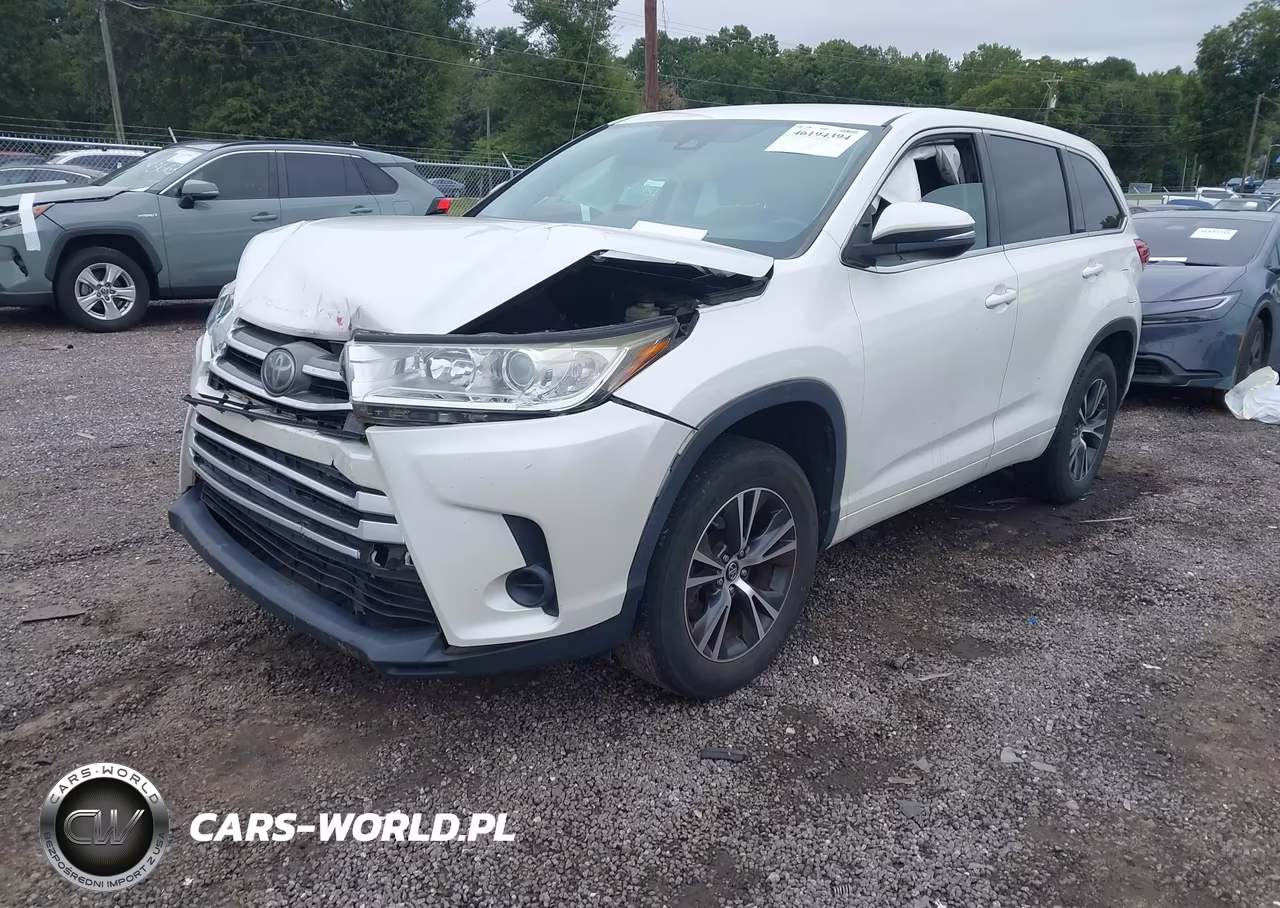 2018 Toyota Highlander Le VIN:5TDZARFH6JS038420 - 2