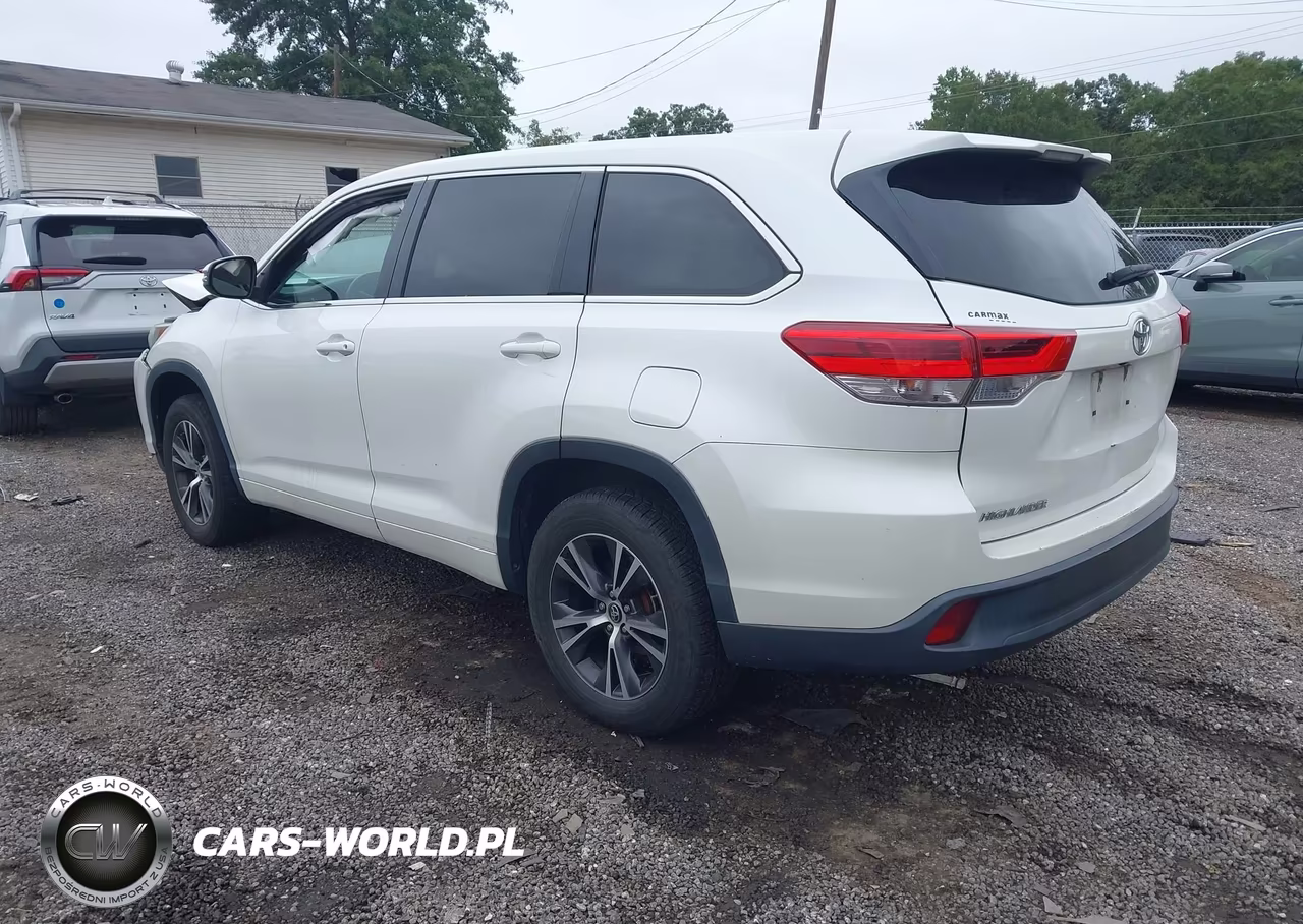 2018 Toyota Highlander Le VIN:5TDZARFH6JS038420 - 3