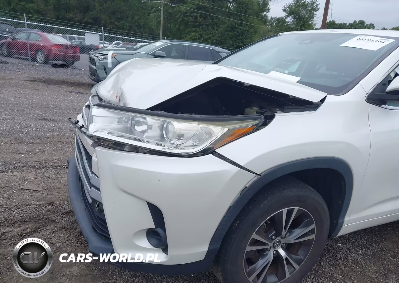 2018 Toyota Highlander Le VIN:5TDZARFH6JS038420 - 6