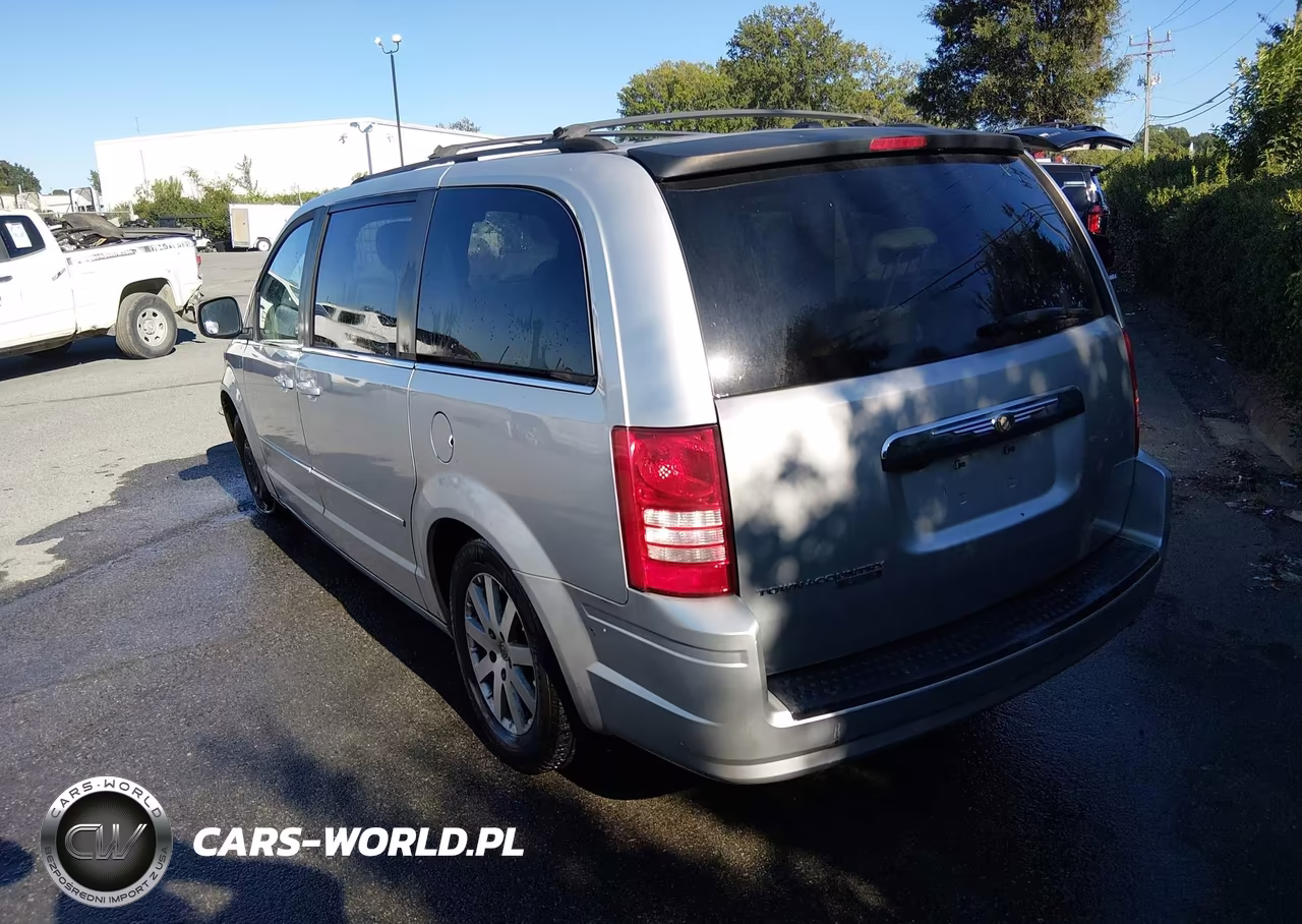 2008 Chrysler Town & Country Touring VIN:2A8HR54P98R134089 - 3