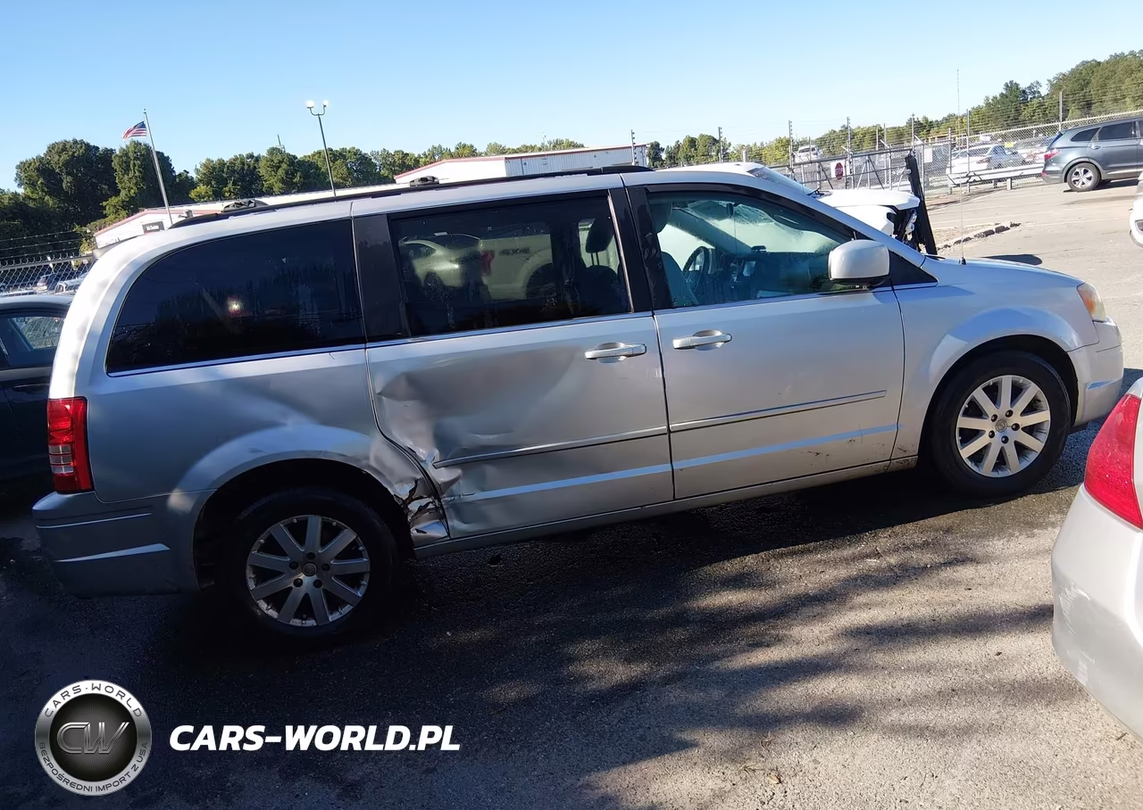 2008 Chrysler Town & Country Touring VIN:2A8HR54P98R134089 - 4