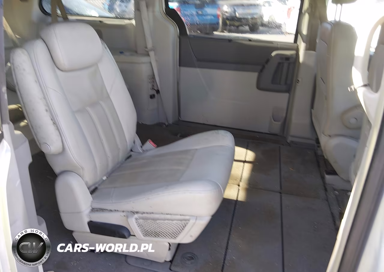 2008 Chrysler Town & Country Touring VIN:2A8HR54P98R134089 - 8
