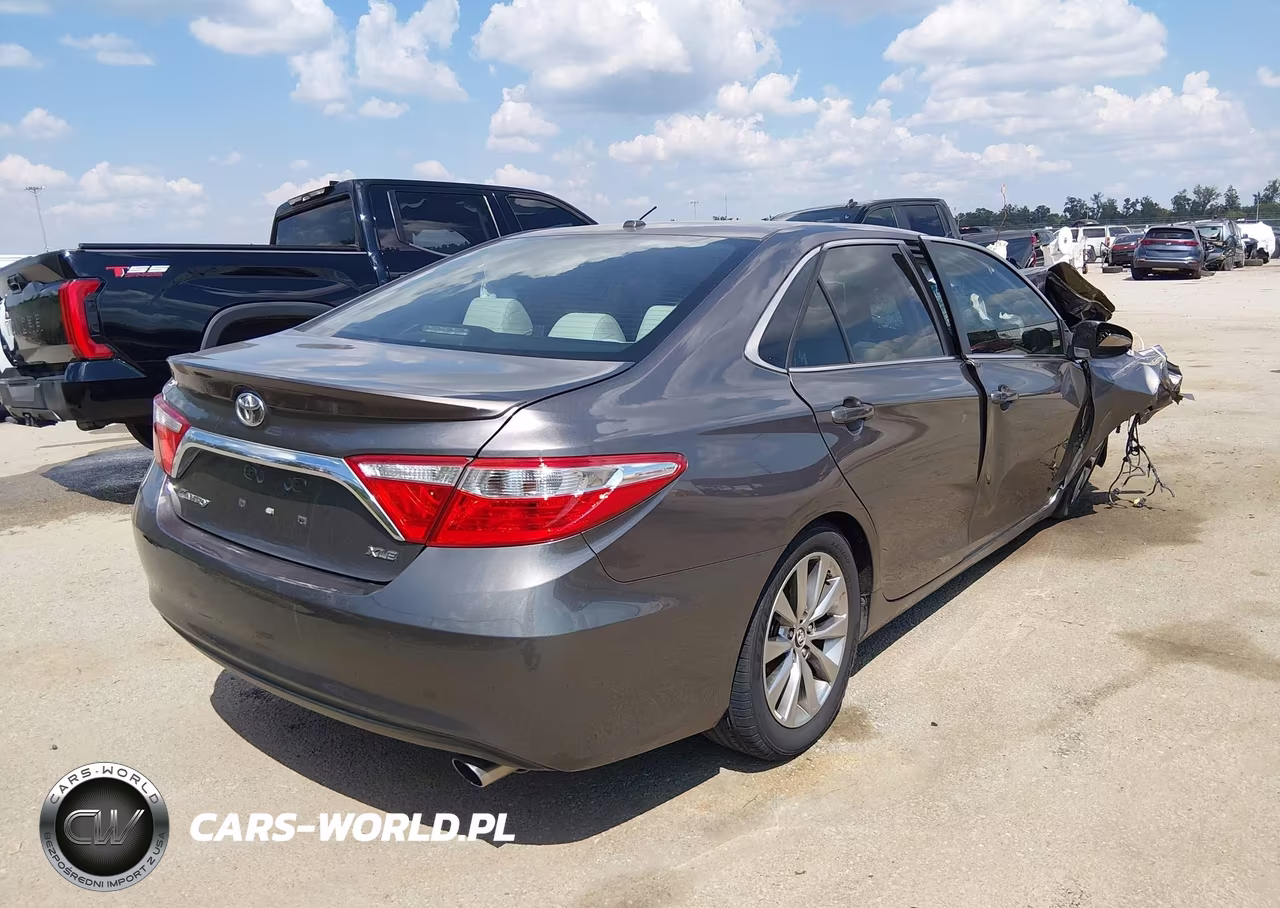 2015 Toyota Camry Xle VIN:4T1BF1FK5FU933296 - 4