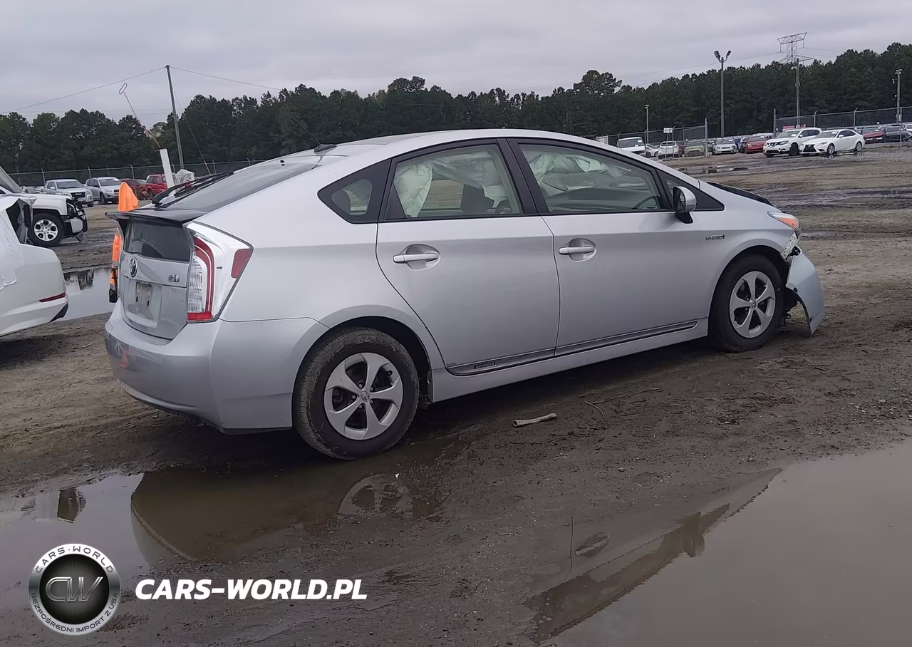 2015 Toyota Prius Four VIN:JTDKN3DU7F1892274 - 4
