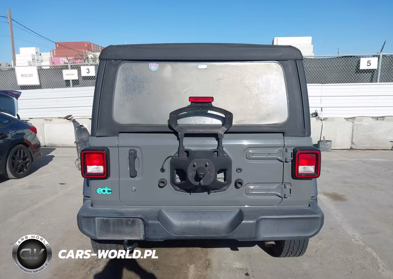 2020 Jeep Wrangler Unlimited Sport 4X4 VIN:1C4HJXDG9LW182105 - 17