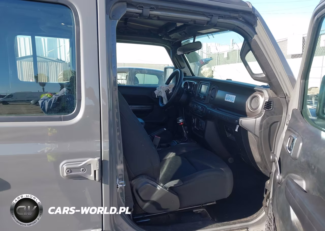 2020 Jeep Wrangler Unlimited Sport 4X4 VIN:1C4HJXDG9LW182105 - 5