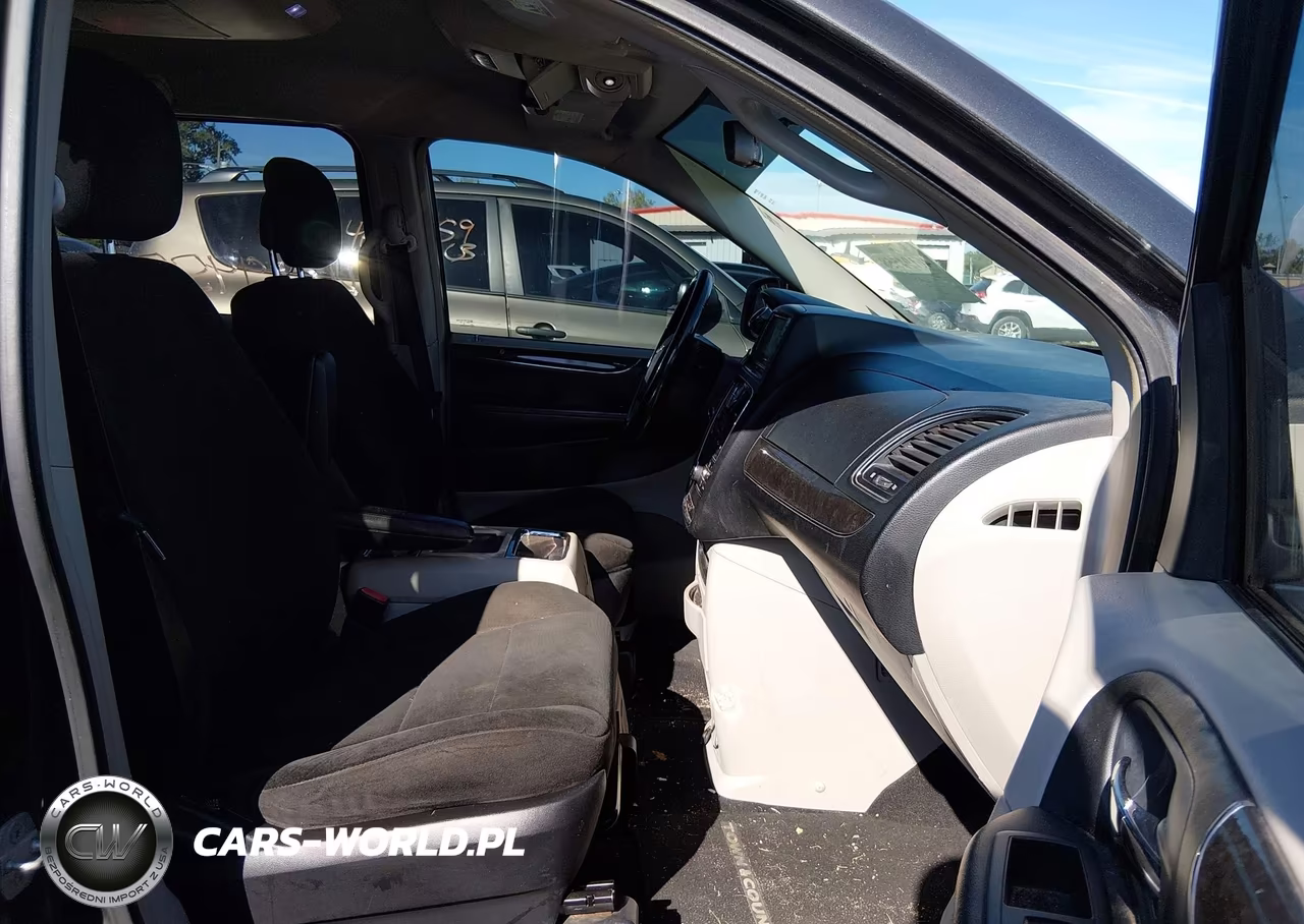 2011 Chrysler Town & Country Touring VIN:2A4RR5DG6BR797777 - 5