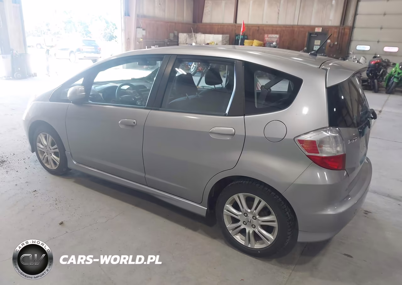 2010 Honda Fit Sport VIN:JHMGE8H43AS015389 - 3