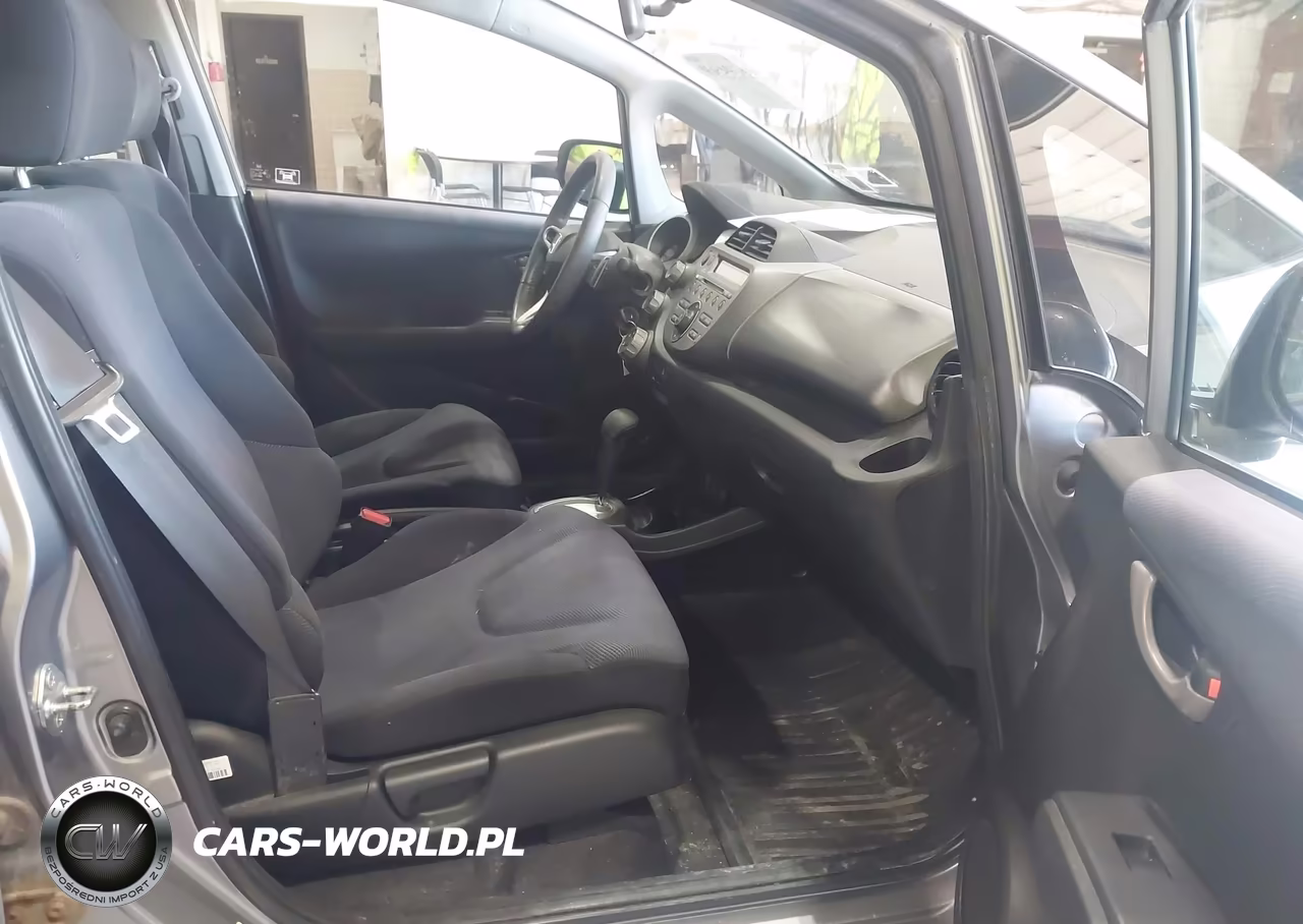 2010 Honda Fit Sport VIN:JHMGE8H43AS015389 - 5