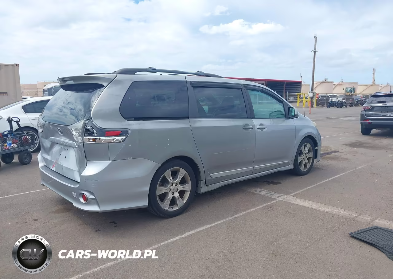 2012 Toyota Sienna Se VIN:5TDXK3DC3CS247948 - 4