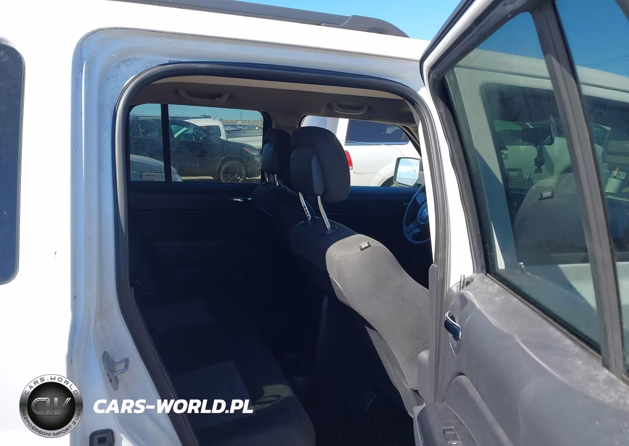 2015 Jeep Patriot Sport VIN:1C4NJRBB4FD393024 - 8