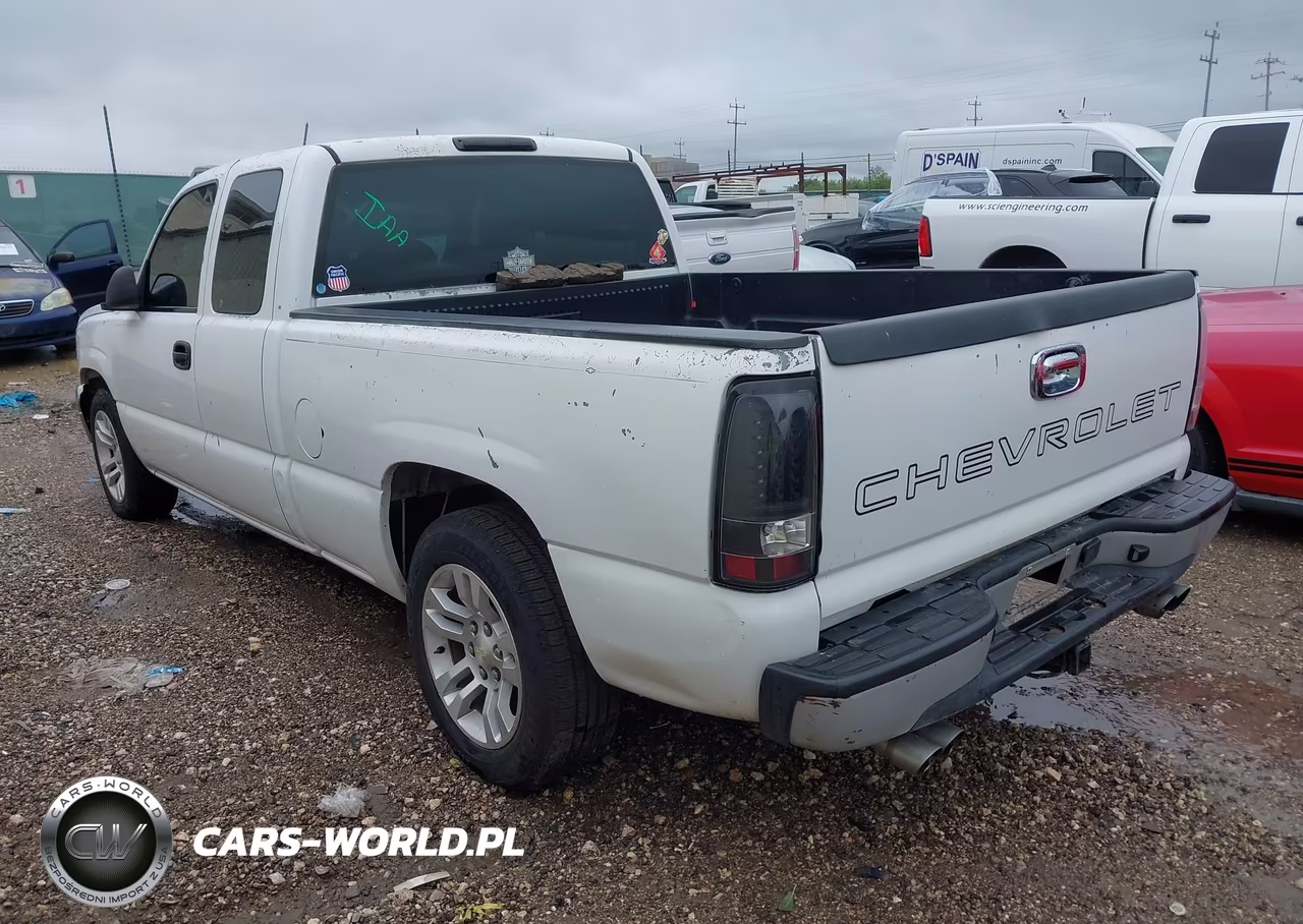 2003 Chevrolet Silverado 1500 Work Truck VIN:2GCEC19X331110794 - 3