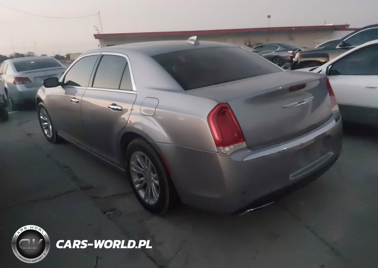 2016 Chrysler 300 300C VIN:2C3CCAEG1GH189736 - 3