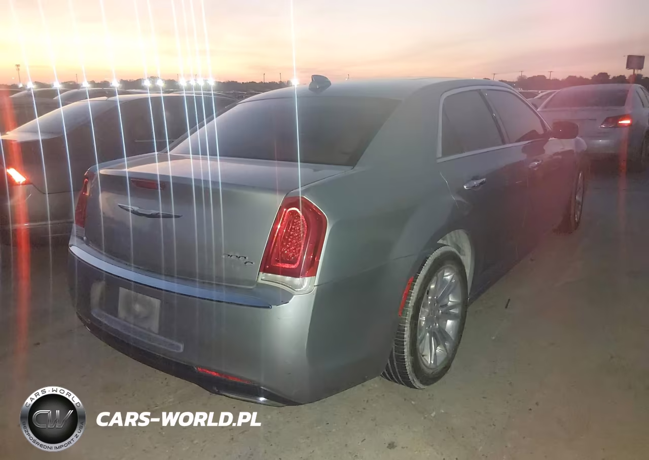 2016 Chrysler 300 300C VIN:2C3CCAEG1GH189736 - 4