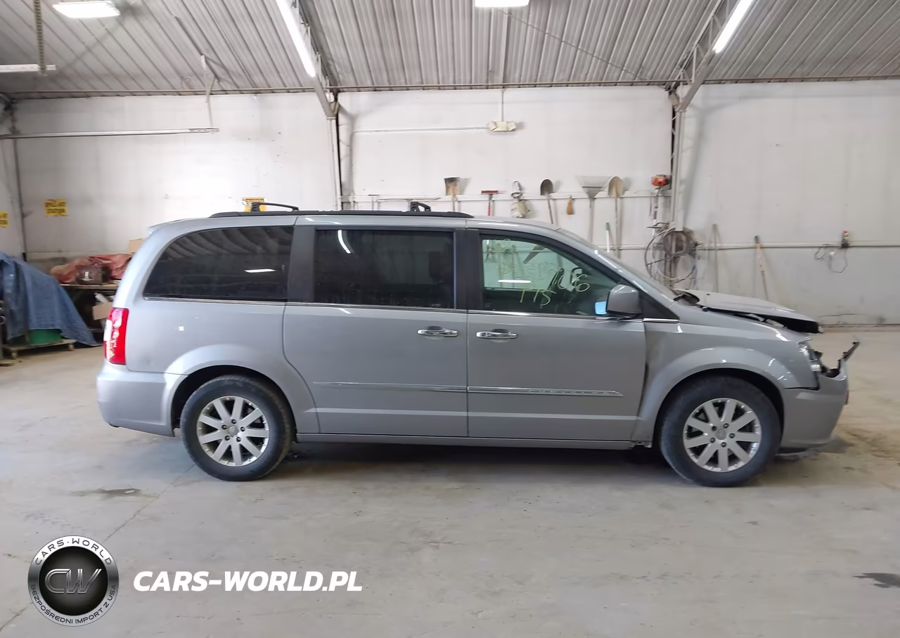 2015 Chrysler Town & Country Touring VIN:2C4RC1BG3FR753759 - 13