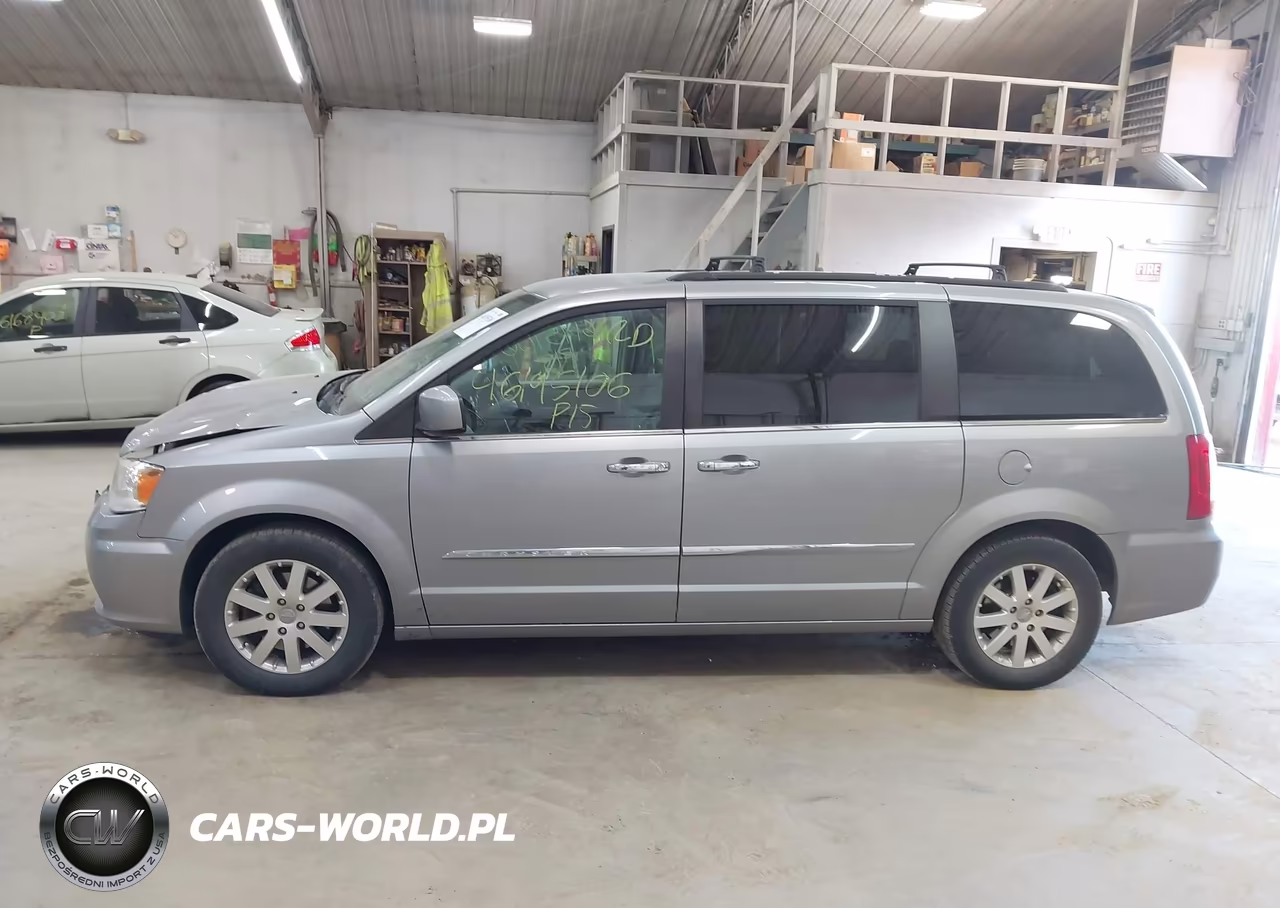 2015 Chrysler Town & Country Touring VIN:2C4RC1BG3FR753759 - 14