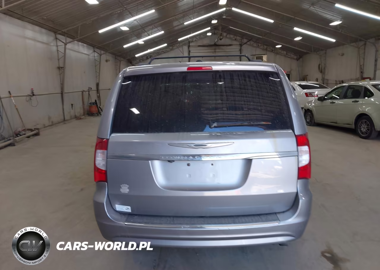 2015 Chrysler Town & Country Touring VIN:2C4RC1BG3FR753759 - 16