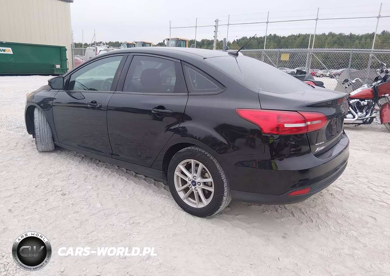 2018 Ford Focus Se VIN:1FADP3FE8JL281651 - 3