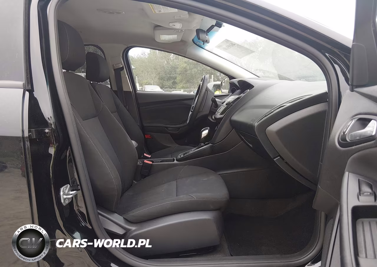2018 Ford Focus Se VIN:1FADP3FE8JL281651 - 5