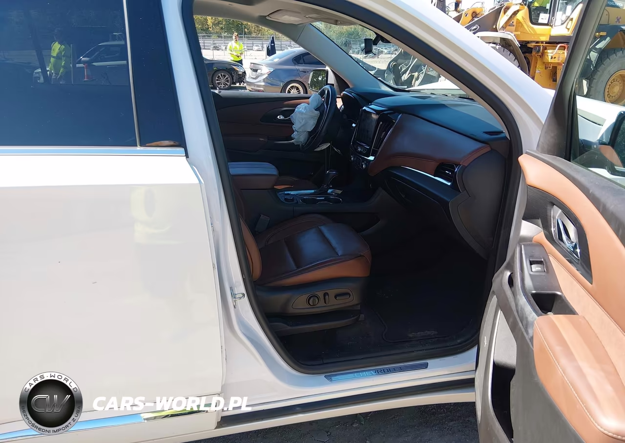 2018 Chevrolet Traverse High Country VIN:1GNEVKKW5JJ233797 - 5