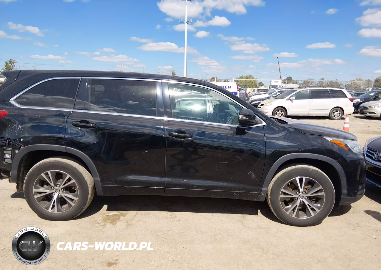 2018 Toyota Highlander Le VIN:5TDZARFHXJS039683 - 13