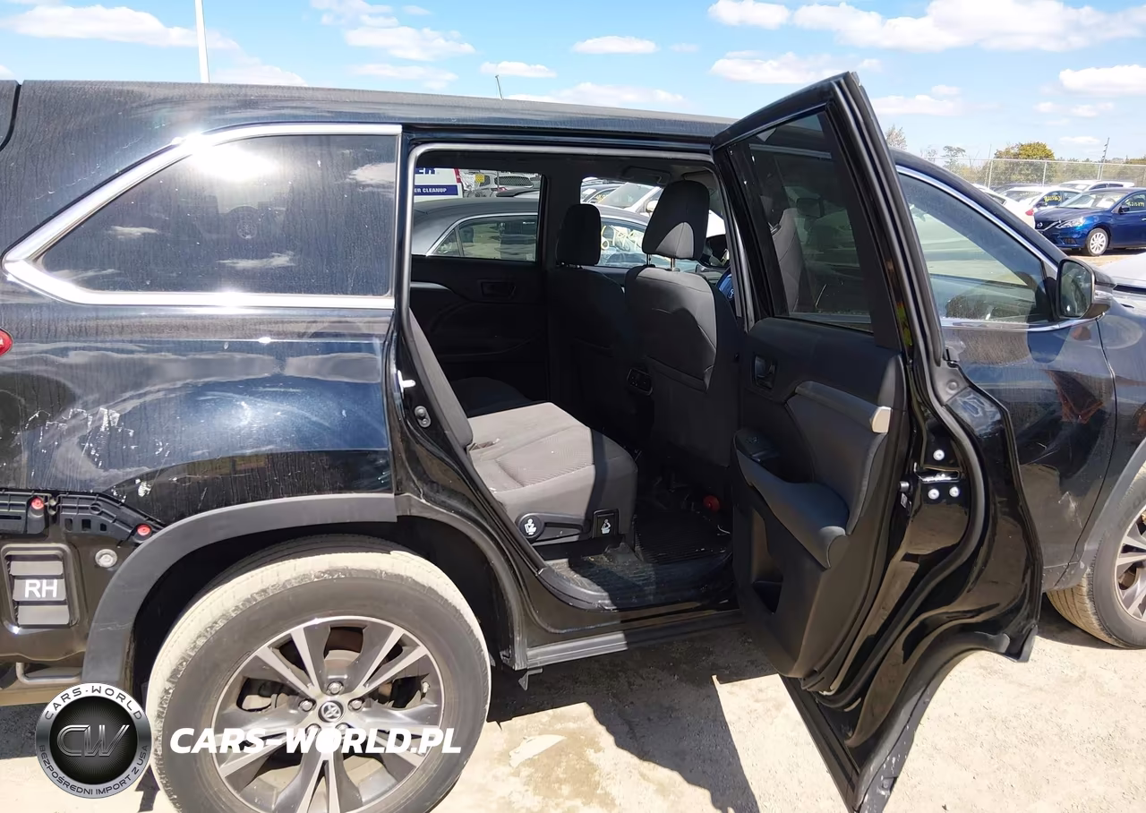 2018 Toyota Highlander Le VIN:5TDZARFHXJS039683 - 8
