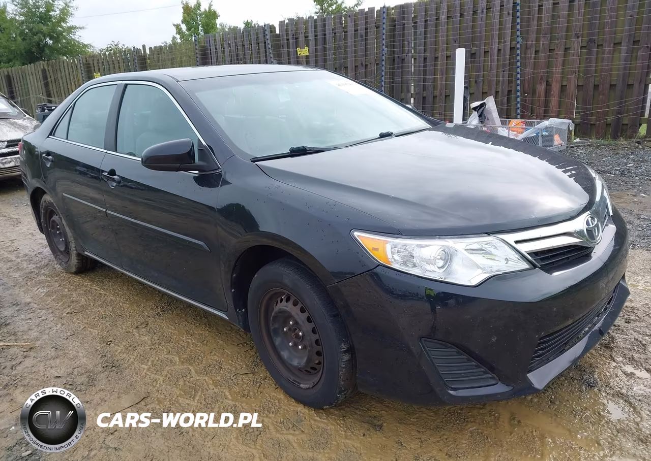 2013 Toyota Camry Le – zdjęcie 1 z 16