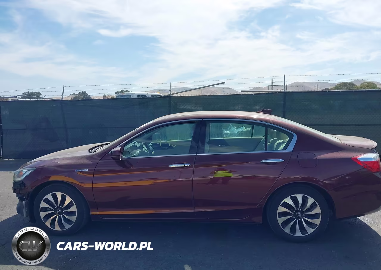 2015 Honda Accord Hybrid VIN:1HGCR6F3XFA004696 - 15