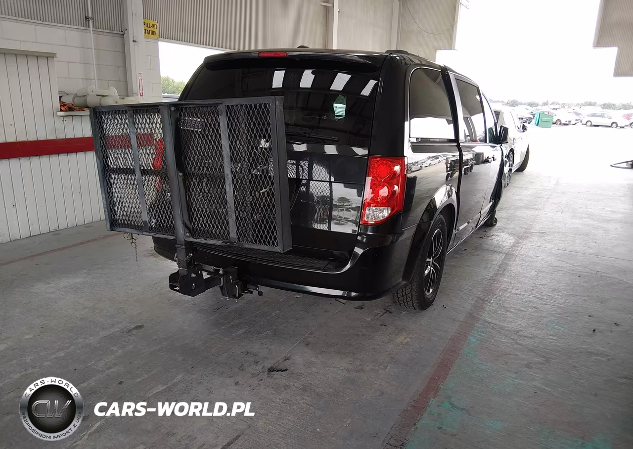 2018 Dodge Grand Caravan Se Plus VIN:2C4RDGBG5JR135979 - 4