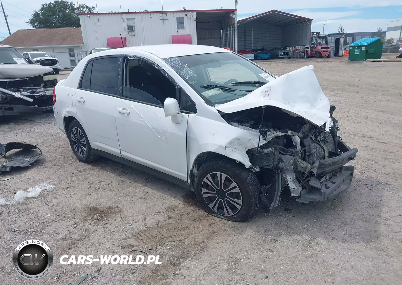 2011 Nissan Versa 1.8S – zdjęcie 1 z 17