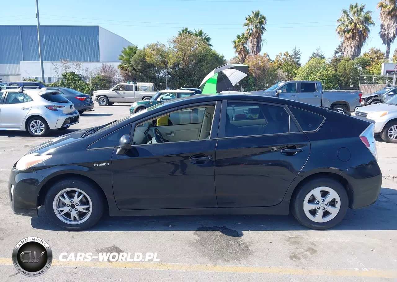 2011 Toyota Prius Two VIN:JTDKN3DU7B5247725 - 14