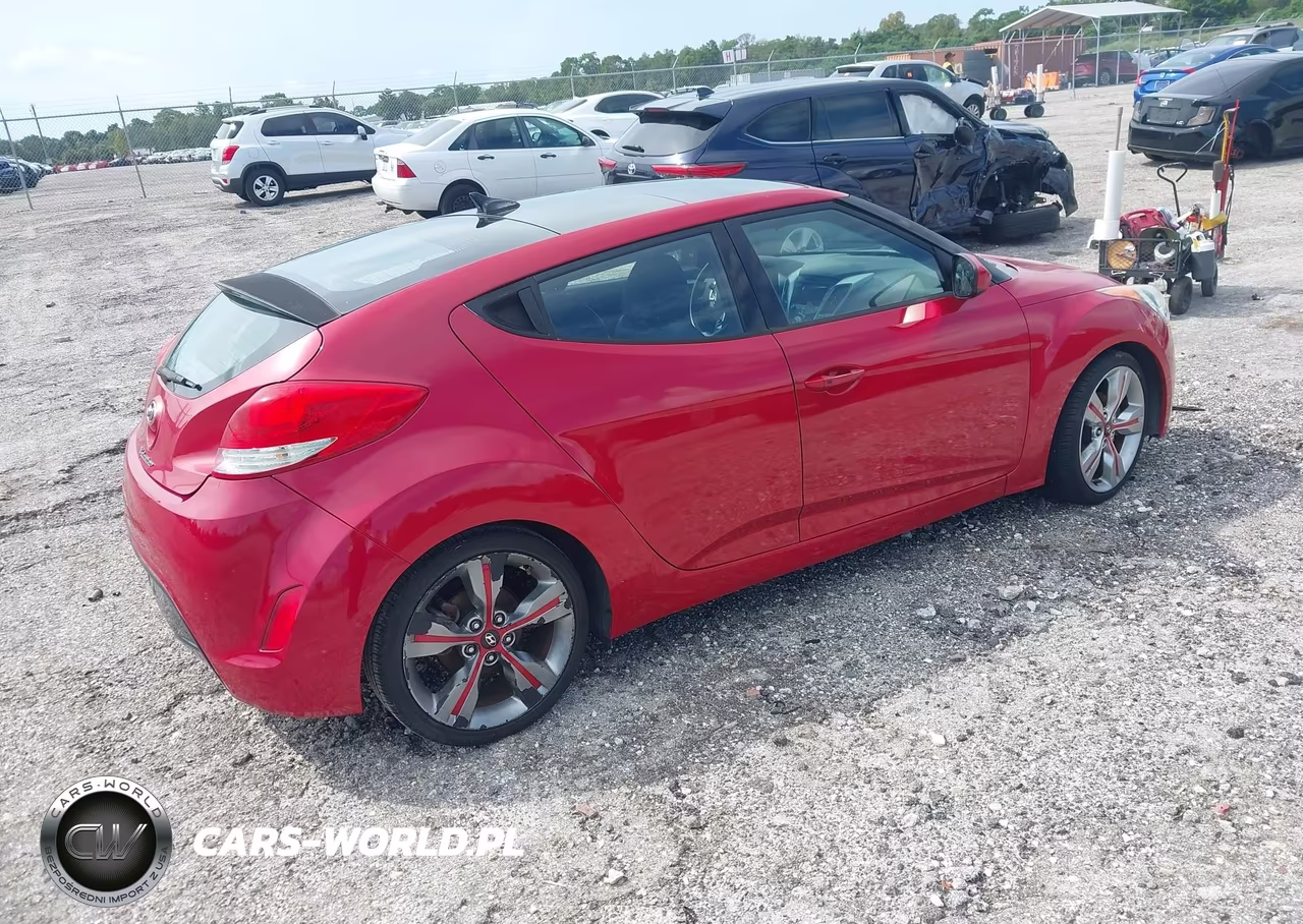 2015 Hyundai Veloster VIN:KMHTC6AD5FU230350 - 4